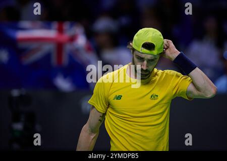 Jordan Thompson und Matthew Ebden (nicht im Foto) von der australischen Mannschaft im Kampf gegen Tommy Paul und Ben Shelton von den USA, die während des Viertelfinals im Davis Cup Finale 8 im Doppelspiel Martin Carpena Arena in Aktion waren. Stockfoto