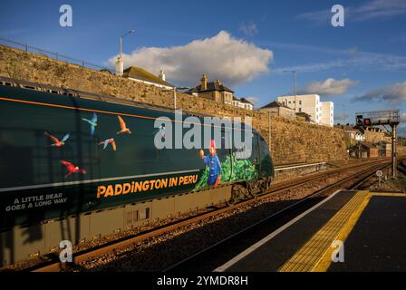 GWR Intercity Express, 802106 dekoriert in 'Paddington to Peru' Lackierung, am Bahnhof Penzance in Cornwall Stockfoto