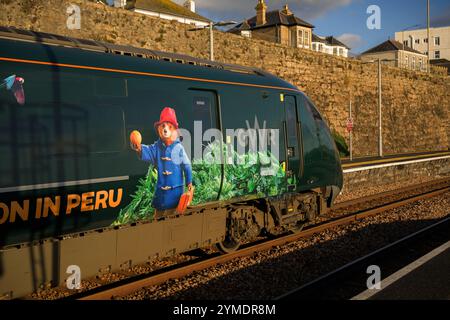 GWR Intercity Express, 802106 dekoriert in 'Paddington to Peru' Lackierung, am Bahnhof Penzance in Cornwall Stockfoto