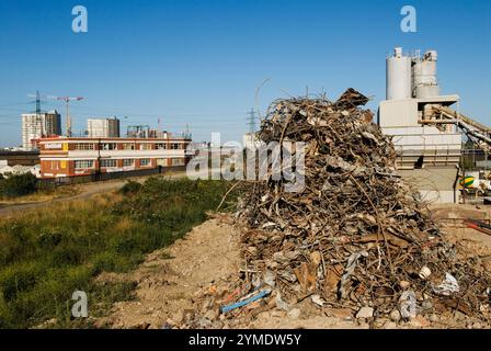 The Green Way nahe Marshgate Lane, Stratford, London E15. East London der Ort des Lower Lea Valley des London Olympic Games Park 2012 am 14. Juli 2006. HOMER SYKES AUS DEN 2000ER JAHREN Stockfoto