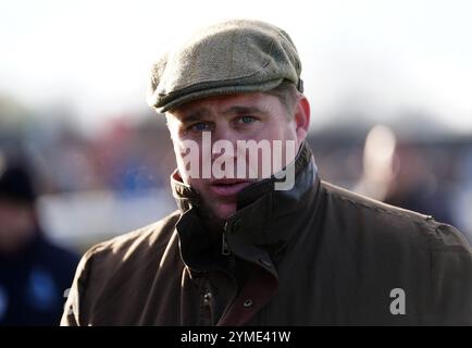 Trainer Dan Skelton auf der Warwick Racecourse. Bilddatum: Donnerstag, 21. November 2024. Stockfoto