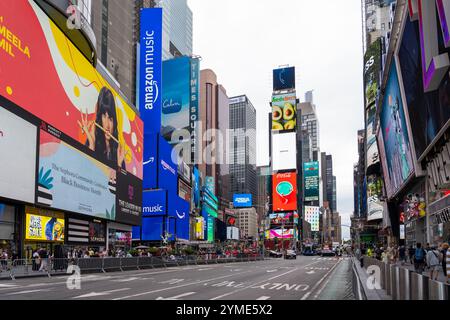 New York City, USA - 17. August 2022: Straßenblick in der Nähe des Times Square in New York City, USA. Stockfoto