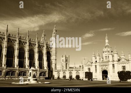 CAMBRIDGE, Großbritannien - 16. AUGUST 2017: Hof des King's College an der Universität Cambridge. Sepia. Stockfoto