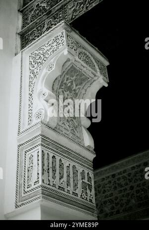 Die Ben Youssef Madrassa oder islamische Religionsschule im Kasbah medina Souk von Marrakesch in Marokko im Maghreb in Nordafrika Stockfoto