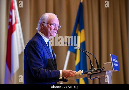 König von Schwedens Staatsbesuch in Singapur der schwedische König Carl XVI Gustaf spricht auf dem Singapur-Sweden Business Forum am 20. November 2024 in Singapur. Swedens King Carl XVI Gustaf ist auf Einladung von Singapurs Präsident Tharman zu einem dreitägigen Staatsbesuch in Singapur. Mit etwa 100 Geschäftsdelegierten in seinem Umfeld nimmt er an einem Singapur-Schweden-Wirtschaftsforum Teil, wo er Zeuge eines Austauschs von Memoranda of Understanding MOUs sein wird, die die Zusammenarbeit in den Bereichen Luftfahrt, Verteidigungstechnologie, Energie, Verkehr und Innovation im Gesundheitswesen umfassen. SINGAPUR Singapur Copyright: XMatrixxImagesx/xLimxSimonx Stockfoto