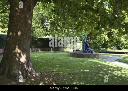 EAST GRINSTEAD, WEST SUSSEX, GROSSBRITANNIEN, 16. AUGUST. Blick auf das McIndoe Memorial in East Grinstead, West Sussex am 16. August 2024 Stockfoto