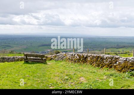 Blick vom Aussichtspunkt Deerleap in den Mendip Hills mit Blick auf die Somerset Landschaft. Stockfoto