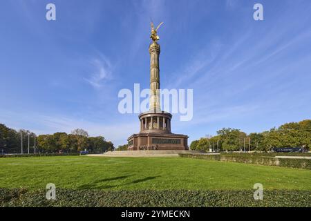 Siegessäule mit Grünfläche in Berlin, Hauptstadt, unabhängige Stadt, Bundesland Berlin, Deutschland, Europa Stockfoto