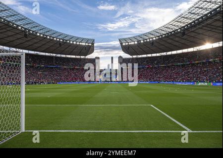 BERLIN, DEUTSCHLAND - 6. JULI 2024: Viertelfinalspiel der Euro 2024 Nederlands gegen die Türkei. Aus der Vogelperspektive des Stadions Olympiastadion. Stockfoto