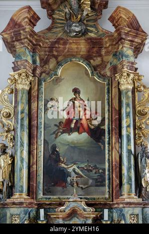 Der Seitenaltar St. Georg und Florian ist eine denkmalgeschützte katholische Pfarrkirche in Reicholzried, Allgäu, Bayern, Deutschland Stockfoto