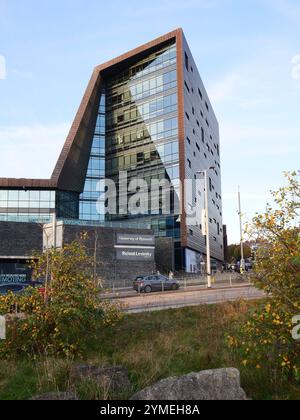 Das Roland Levinsky Building ist das Flaggschiff der Plymouth University, in dem Tage der offenen Tür und Veranstaltungen stattfinden. Hier befindet sich die Kunstfakultät. Plymouth, Großbritannien Stockfoto