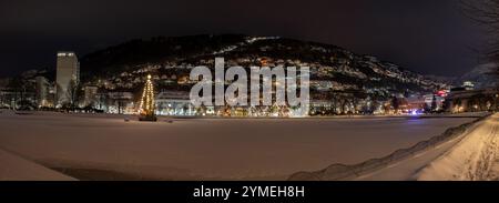 Landschaften der Stadt Bergen unter dem Schnee, Norwegen. Winterzeit. Stockfoto