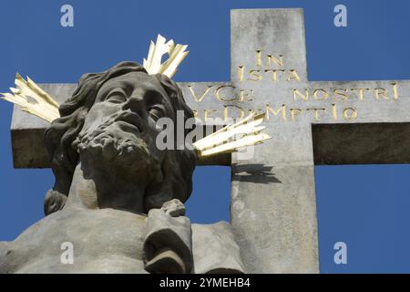 Nahaufnahme von Jesus vor dem Kreuz, Prager Karlsbrücke, Tschechien, Europa Stockfoto