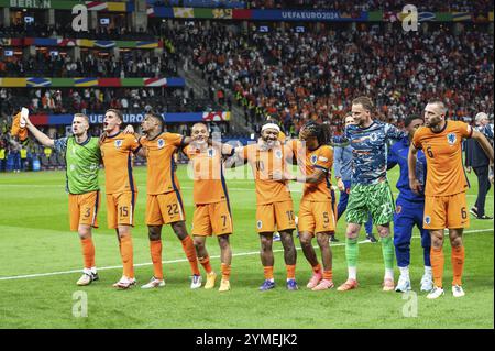 BERLIN, DEUTSCHLAND - 6. JULI 2024: Viertelfinalspiel der Euro 2024 Nederlands gegen die Türkei 2:1. Joy Team von Nederlands nach dem Spiel. Stockfoto