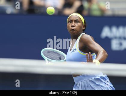 Tennisspieler Coco Gauff in Aktion bei den US Open 2024 Championships im Billie Jean King Tennis Center, Queens, New York, USA. Stockfoto