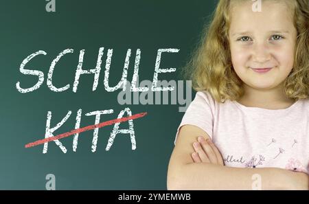 Symbolische Darstellung zum Thema Schulbeginn, Schuleinschulung, Ende der Kindergartenzeit Stockfoto