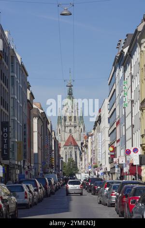 Blick von der Landwehrstraße zur katholischen Kirche St. Paul, Paulskirche, Kirche, München, Bayern, Deutschland, Europa Stockfoto