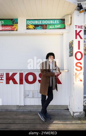 Ray Dorset, auch bekannt als Mungo Jerry, der Frontmann der britischen Rockband Mungo Jerry, fotografierte am Bournemouth Pier an der Südküste Englands. Stockfoto