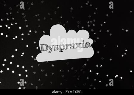 Wolke von Sternen mit dem Wort Dysproxia in der Mitte. Das Bild hat eine dunkle und geheimnisvolle Stimmung Stockfoto