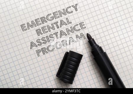 Marker ist auf einem Blatt Papier mit den Worten Emergency Rental Assistance Program in schwarz geschrieben Stockfoto
