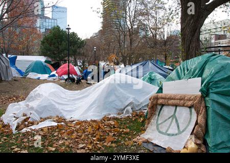 Toronto, Ontario/Kanada - 20. November 2011: Downtown Toronto parkt für Obdachlose als Zeltstadt Stockfoto