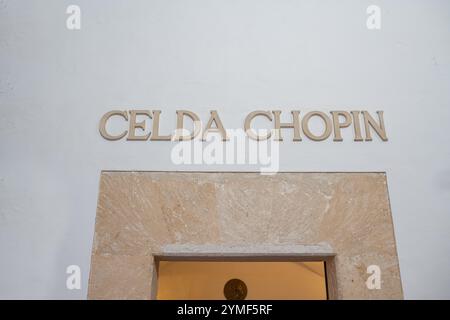 Valldemossa, Mallorca, Spanien - 22. Oktober 2024: Eingang zum Haus Frederic Chopin and George Sand, Valldemossa, Mallorca, Spanien. Stockfoto