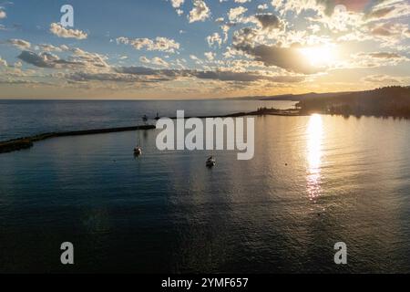 Luftaufnahme vom Hafen von Grand Marais, Minnesota, USA. Stockfoto
