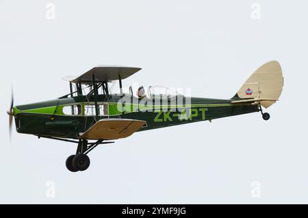 De Havilland D.H. 83C Fox Moth kleines Doppeldecker-Passagierflugzeug aus den 1930er Jahren, das auf der Wings Over Wairarapa 2013 Airshow flog. De Havilland Fox Moth Stockfoto