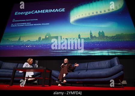 Torun, Polen. November 2024. Cate Blanchett nimmt an einem Vortrag mit Anna Higgs während des 32. Internationalen Filmfestivals Energa CAMERIMAGE am 20. November 2024 in Torun Teil. (Foto: Beata Zawrzel/NurPhoto) Credit: NurPhoto SRL/Alamy Live News Stockfoto