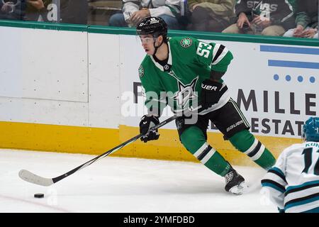 Dallas, Usa. November 2024. Wyatt Johnston #53 der Dallas Stars, die im American Airlines Center gegen die San Jose Sharks auf dem Eis skaten. Endpunktzahl Dallas Stars 5 - 2 San Jose Sharks. Am 20. November 2024 in Dallas, Texas. (Foto: Javier Vicencio/Eyepix Group) Credit: Eyepix Group/Alamy Live News Stockfoto