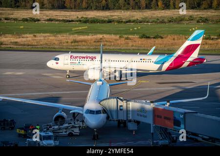 Eurowings Airbus A320neo, Roller zum Terminal 1 C-Gates nach der Landung, Eurowings Airbus am Gate, Flughafen Köln-Bonn, CGN, NRW, Deutschland, Stockfoto