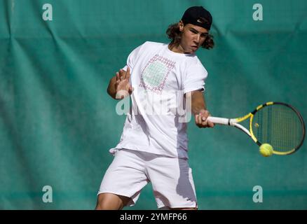 BARCELONA, SPANIEN - 29. APRIL: Rafael Nadal aus Spanien in einem Training während der Open Sabadell Atlantico Barcelona 2008 im Real Club de Tenis Barce Stockfoto