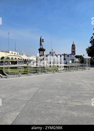 Cholula, Puebla, Mexiko - 16. März 2024: Portal Guerrero sind die längsten Portale des Landes im Zentrum der magischen Stadt mit Cafés und Restaurants Stockfoto