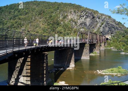 Stahlfachwerkbrücke der alten Winchester and Potomac Railroad am Zusammenfluss von Shenandoah und Potomac River, Harpers Ferry, WV, USA Stockfoto