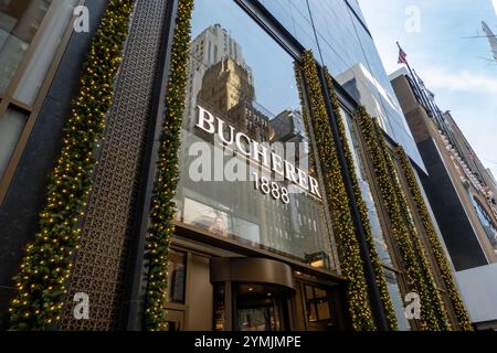 Bucherer TimeMachine verkauft teure Uhren in seinem Verkaufsraum E 57th St, 2024, NYC, USA Stockfoto
