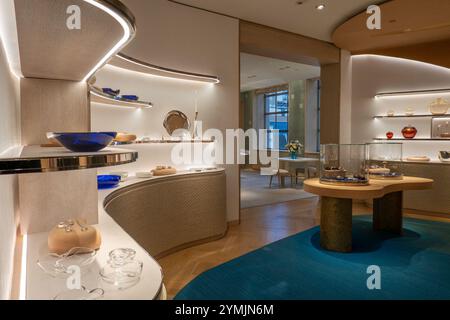 Tiffany & Co. Flagship Juweliergeschäft an der Fifth Avenue eröffnete seinen neu gestalteten Raum im April 2023 in New York City, USA 2024 Stockfoto