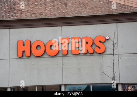 Hooters-Schild auf der Ferry Street in Niagara Falls, Ontario, Kanada Stockfoto