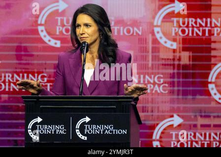 Duluth, USA. Oktober 2024. Tulsi Gabbard spricht während einer Wendepunkt-Aktion-Kundgebung zur Unterstützung des ehemaligen Präsidenten Donald Trump in Duluth. (Credit Image: © Jen Golbeck/SOPA Images via ZUMA Press Wire) NUR REDAKTIONELLE VERWENDUNG! Nicht für kommerzielle ZWECKE! Stockfoto