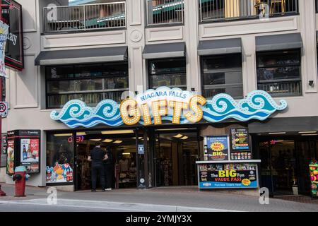 Niagara Falls Gifts-Schild am Clifton Hill in Niagara Falls, Ontario, Kanada Stockfoto