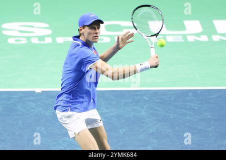 Malaga, Espagne. November 2024. Jannik Sinner of Italy während des Davis Cup Finals 2024 im Viertelfinale zwischen Italien und Argentinien im Palacio de Deportes Jose Maria Martin Carpena am 21. November 2024 in Malaga, Spanien - Foto Jean Catuffe/DPPI Credit: DPPI Media/Alamy Live News Stockfoto