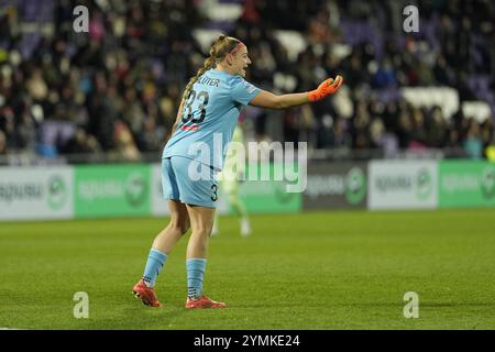 Wien, Österreich. November 2024. WIEN, ÖSTERREICH - 21. NOVEMBER: Torhüterin Carina Schlueter (SKN St. Poelten Frauen) beim UEFA Women's Champions League Spiel zwischen SKN St. Poelten Frauen und FC Barcelona Femeni in der Generali Arena am 21. November 2024 in Wien.241121 SEPAMedia 09 045 - 20241121 PD13544 Credit: APA-PictureDesk/Alamy Live News Stockfoto