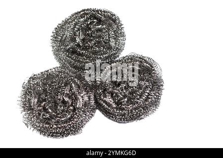 Drahtschwamm, Stahlwolle, ein Bündel aus sehr feinen und flexiblen scharfkantigen Stahl- oder Metallfilamenten, das sich hervorragend zum Reinigen von Glas, Porzellan, Metall eignet Stockfoto