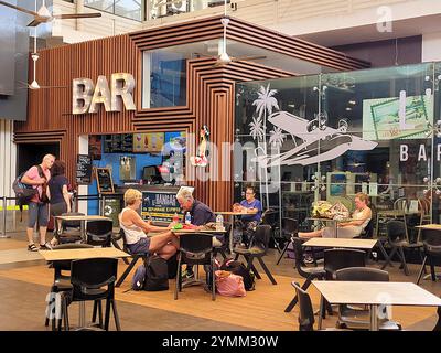 Bar am Flughafen Papeete, Insel Tahiti, Französisch-Polynesien Stockfoto