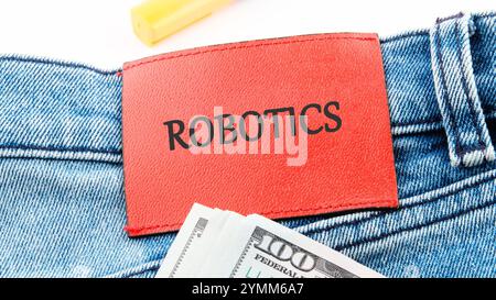 Das Konzept von Technologie und Entwicklung. Phrase, Wörter, Text-ROBOTER auf dem Lederetikett der Jeans. Stockfoto