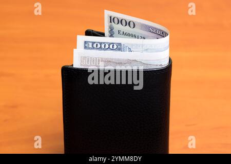 Altes isländisches Geld - Krone in einer schwarzen Brieftasche Stockfoto