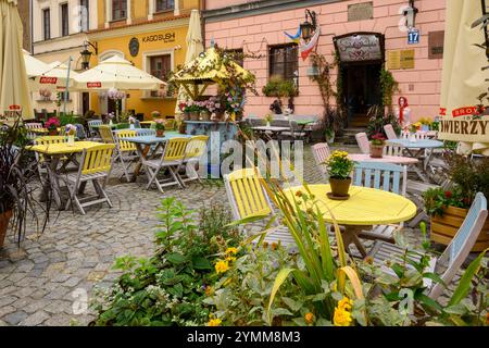 Lublin, Polen - 12. September 2022: Restaurant auf dem Altstädter Marktplatz in Lublin. Polen Stockfoto