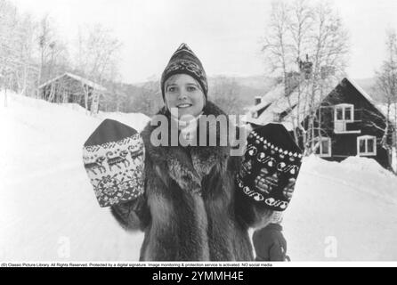 Ingemar Stenmark, geboren am 18. März 1956, ist ein ehemaliger schwedischer Skirennläufer der Weltmeisterschaft. Er gilt als einer der bekanntesten schwedischen Athleten aller Zeiten und als der größte Slalom- und Riesenslalomspezialist aller Zeiten. Stenmarks Cousin Barbro wurde berühmt für das Design und Muster der Strickmütze, die er fast immer trug. Gebürtig aus Stenmarks Heimatdorf Tärnaby Lappland Schweden. Mit den beiden als erstes strickte sie 1976 für ihn. Stockfoto