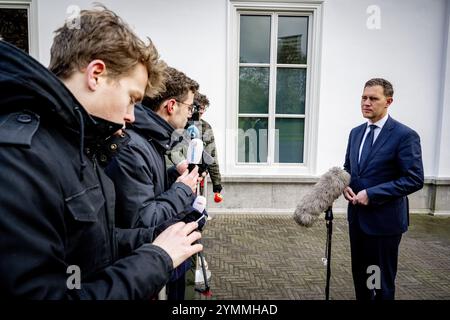 DEN HAAG - der Finanzminister Eelco Heinen trifft im Catshuis für den ministerrat ein. Das Kabinett tagt wöchentlich im Catshuis, dem offiziellen Wohnsitz des Premierministers. ANP ROBIN UTRECHT niederlande raus - belgien raus Stockfoto