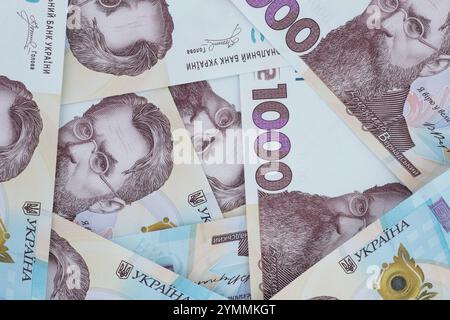 Nahaufnahme von mehreren tausend ukrainischen Hrivnya-Banknoten Stockfoto