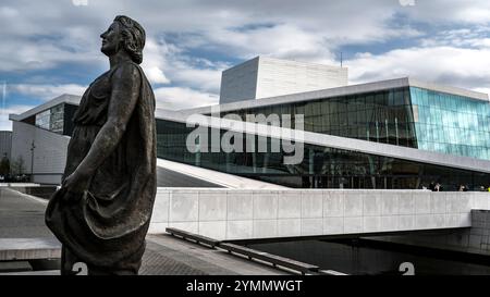 Architektur, Denkmal, Gebäude, Hafen, Kirsten Flagstad, Konzerthalle, Norwegen, Oper, Oslo, Stadt, Statue Stockfoto